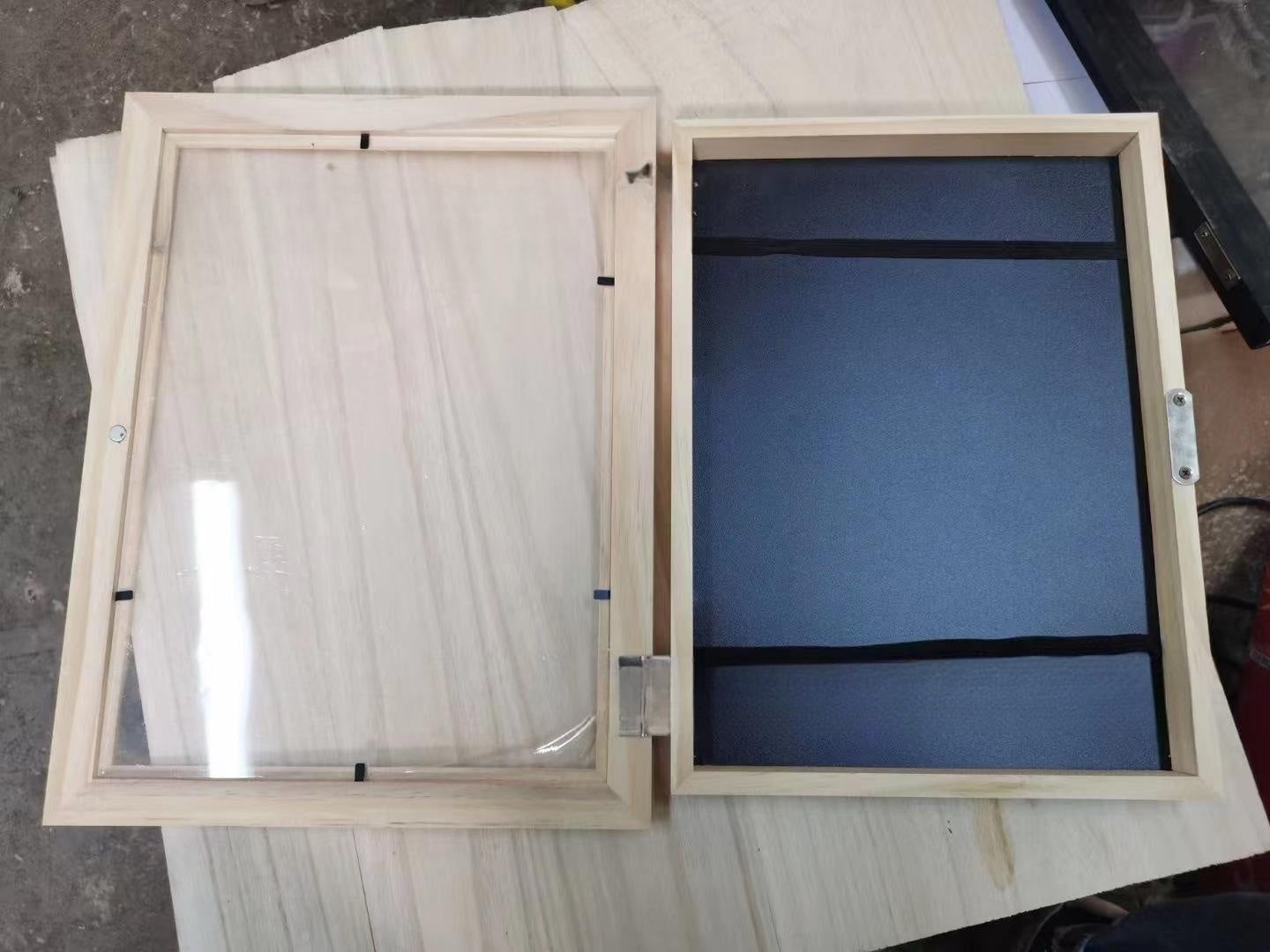 Kids artwork display frame for children’s drawings, crafts, and school art projects
