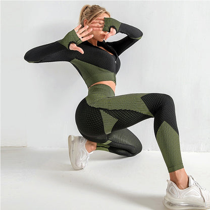 Seamless women’s yoga set with sports bra and high-waist leggings. Perfect for yoga, gym, running, and fitness training.